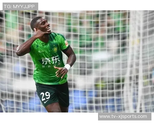 国安前锋法比奥在对阵大连英博比赛中戴帽当选中超第26轮最佳球员